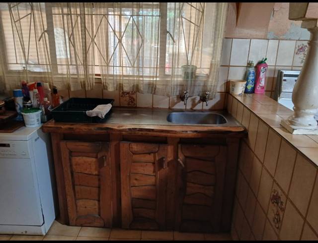 3 BEDROOM HOUSE FOR SALE IN OOS EINDE